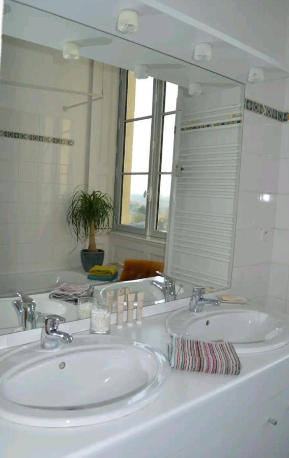 Appart'Chateau La Varenne Apartment Exterior photo